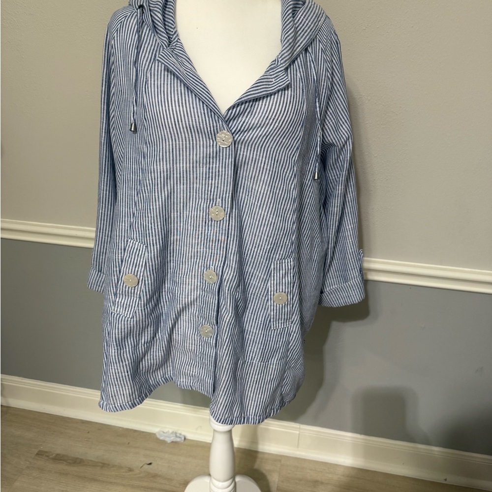 Jones New York Blue and White Striped Garment